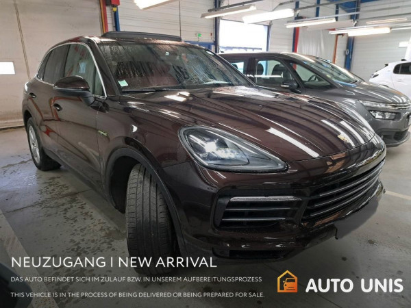 Buy Porsche Cayenne | 3.0 Plug-In| Automatik from Germany, price 59381 €| photo №2 | AutoUnis.de in Germany