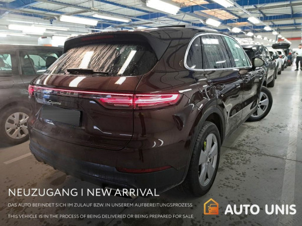 Buy Porsche Cayenne | 3.0 Plug-In| Automatik from Germany, price 59381 €| photo №4 | AutoUnis.de in Germany