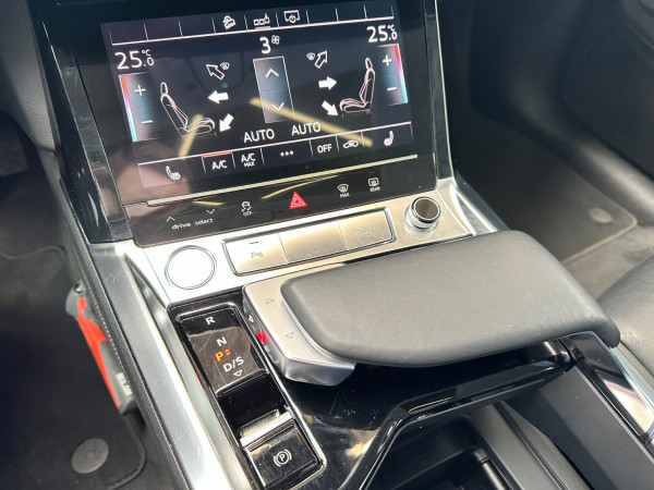 Audi e-tron QUATTRO 50 | Launch Edition Plus Pro Line gebraucht kaufen in Deutschland Preis 22491 € | foto №14 | AutoUnis.de auf Deutsch