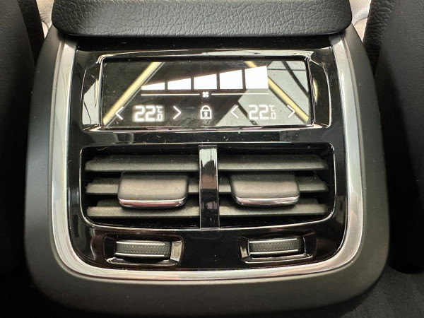 Volvo XC90 | 2.0 Plug-In | T8 | AWD | Momentum Pro gebraucht kaufen in Deutschland Preis 34391 € | foto №18 | AutoUnis.de auf Deutsch