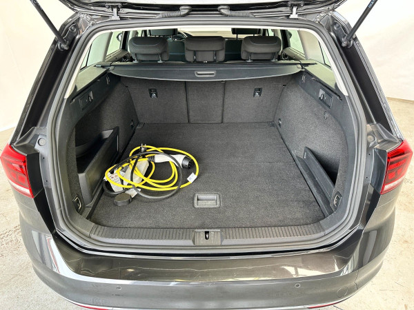 Buy Volkswagen Passat GTE Plug-in | Cam | 1.Hand Scheckheft from Germany, price 11700 €| photo №26 | AutoUnis.de in Germany