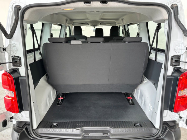 Buy Citroën Jumpy Kombi M Diesel | 9-Sitzer | 1.Hand MwSt. from Germany, price 16400 €| photo №22 | AutoUnis.de in Germany