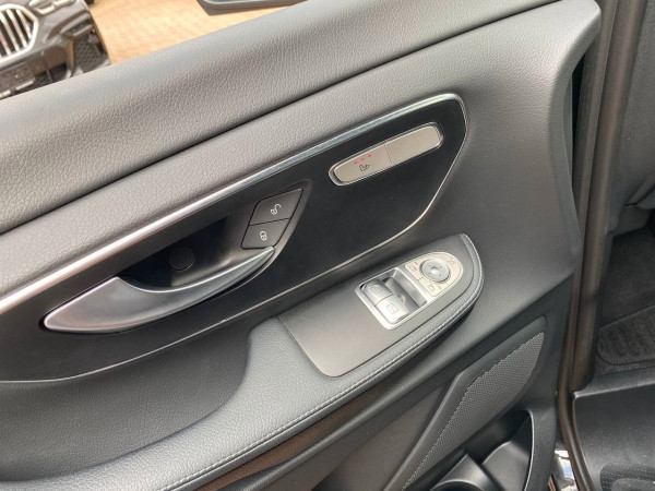 Mercedes-Benz V 250 d 4MATIC lang AVANTGARDE gebraucht kaufen in Deutschland Preis 59900 € | foto №8 | AutoUnis.de auf Deutsch